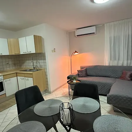 Aleksandra 1132 Peroj