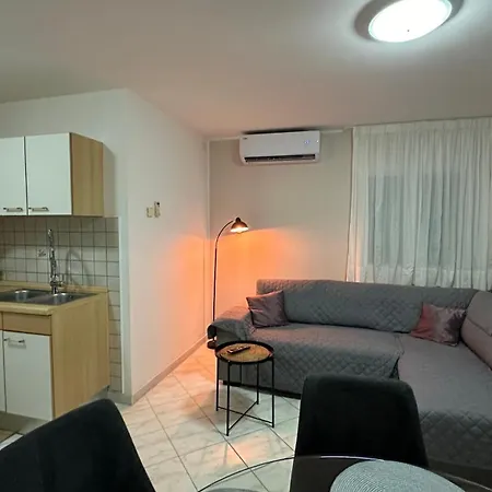 Aleksandra 1132 Daire Peroj