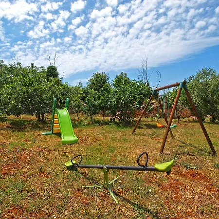 Aleksandra 1132 Peroj